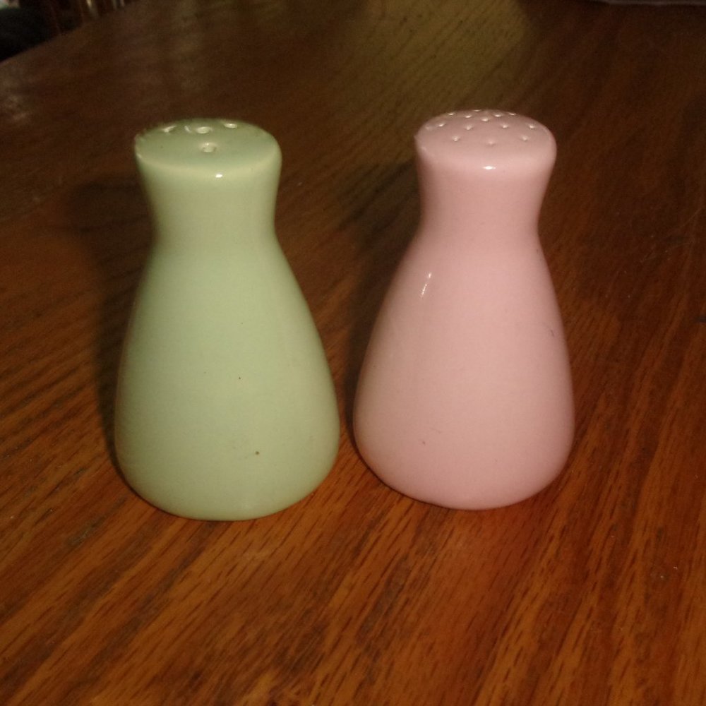 Salt pepper shakers set pastel pink mint green